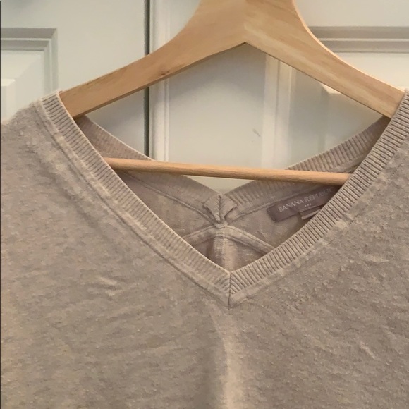 Banana Republic cream V-neck sweater - Picture 2 of 3